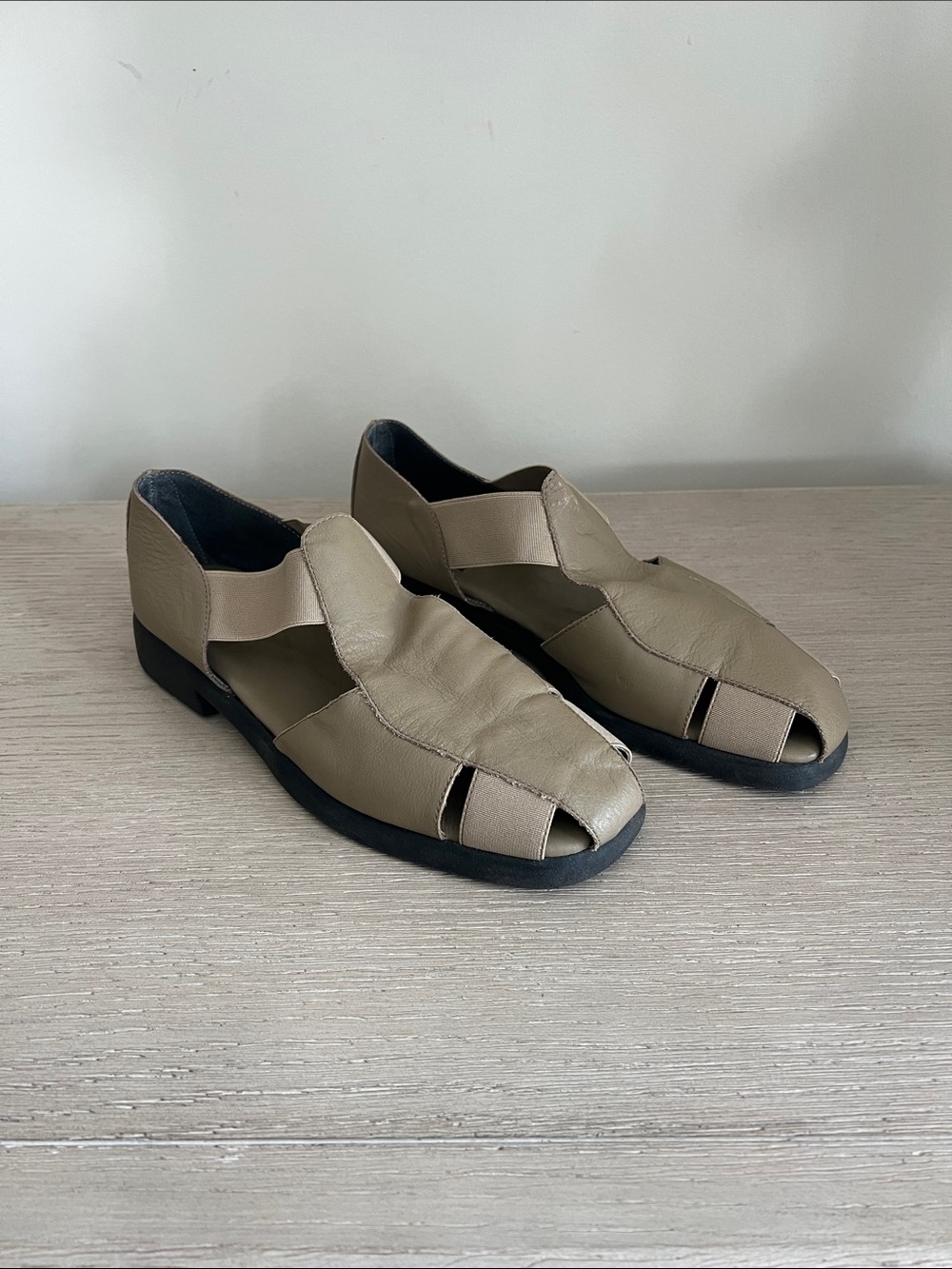Women’s Aerosoles 4give slip on shoes sandals size 8 tan beige leather